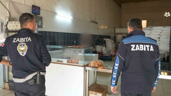 TARSUS’TA OKUL KANTİNLERİNE ÜRÜN VEREN İMALATHANE HİJYEN İHLALİ NEDENİYLE MÜHÜRLENDİ