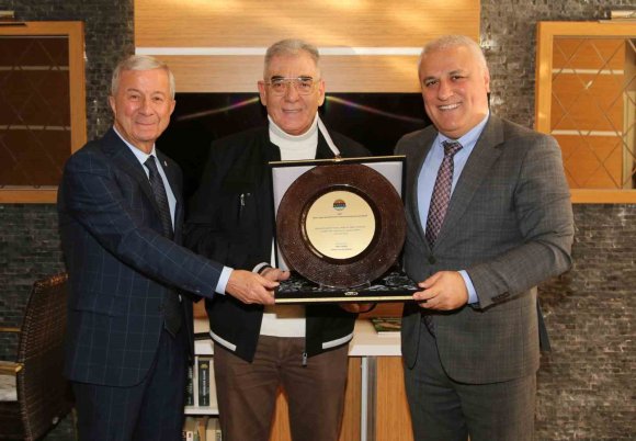 ALANYA’NIN VERGİ REKORTMENLERİNE PLAKET