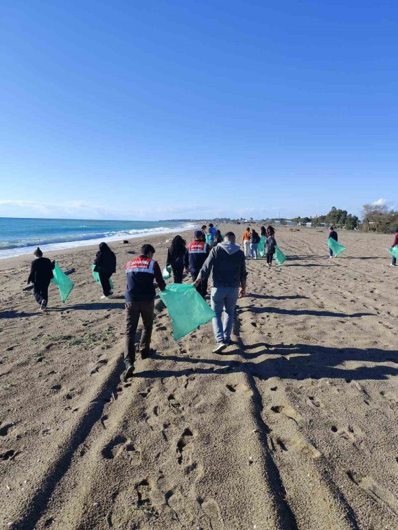 JANDARMA’DAN ÇEVRE KORUMA EĞİTİMİ VE KIYI TEMİZLİĞİ