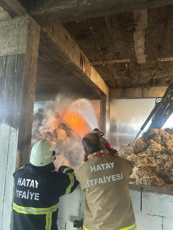 SAMANDAĞ’DA SAMANLIKTA ÇIKAN YANGIN 10 SAATTE KONTROL ALTINA ALINDI