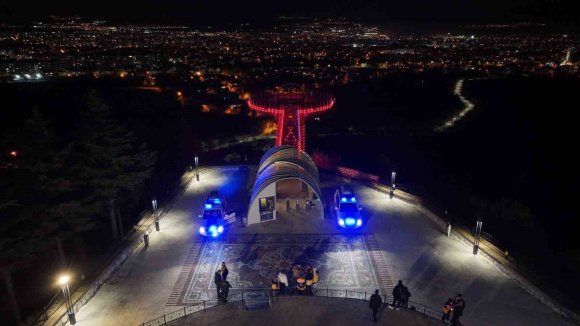 CAM SEYİR TERASTA ANLAMLI IŞIKLANDIRMA