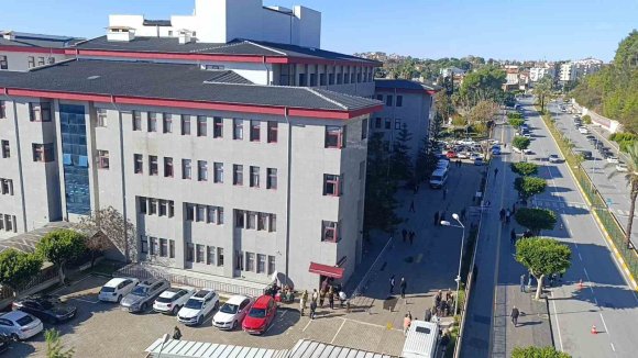 MANAVGAT BELEDİYESİ RÜŞVET SORUŞTURMASINDA 9’U TUTUKLU 41 SANIĞIN YARGILANMASINA BAŞLANDI