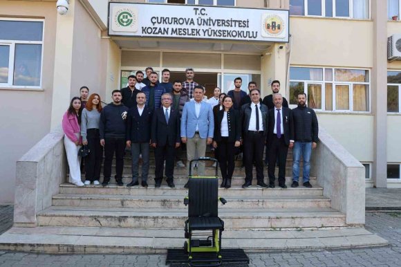 KOZAN MESLEK YÜKSEKOKULU’NUN MERDİVENLERİNDEKİ ENGEL BELEDİYE İŞBİRLİĞİ İLE KALDIRILDI