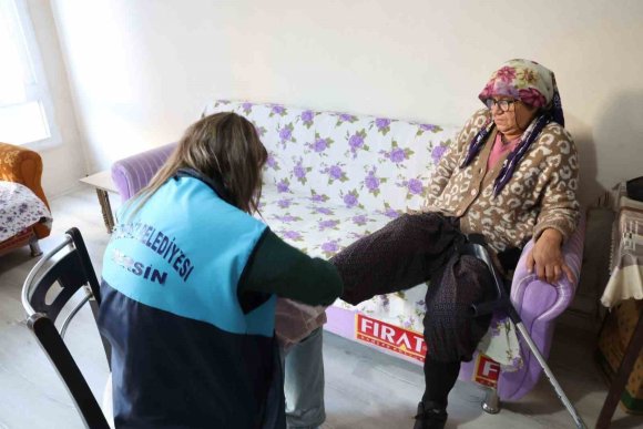 AKDENİZ BELEDİYESİNDEN 500 HANEYE ’EVDE TEMİZLİK VE KİŞİSEL BAKIM’ DESTEĞİ