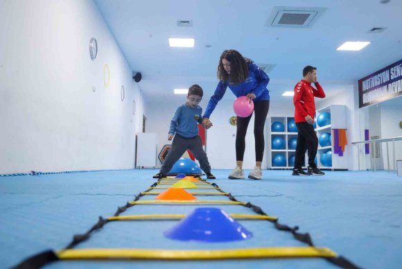 BÜYÜKŞEHİR’DEN ÖZEL GEREKSİNİMLİ BİREYLER İÇİN SPOR KURSU