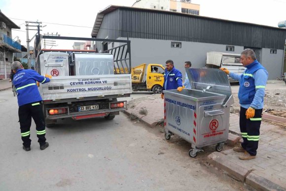 AKDENİZ BELEDİYESİ YENİ ÇÖP KONTEYNERİNİ MAHALLELERE YERLEŞTİRİYOR