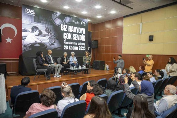 MERSİN’DE KADIN RADYOCULARIN HİKAYESİNE IŞIK TUTAN BELGESEL GÖSTERİMİ