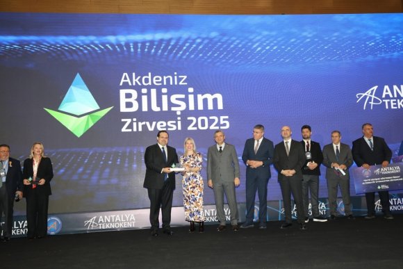 9. AKDENİZ BİLİŞİM ZİRVESİ BAŞLADI, GELECEĞİN TEKNOLOJİSİ ANTALYA’DA MASAYA YATIRILIYOR