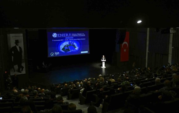 BAŞKAN UYSAL: "BÜYÜK BİR SUSUZLUK TEHDİDİYLE KARŞI KARŞIYAYIZ. TARIM VE ORMAN DESENİMİZİ YENİDEN DÜZENLEMEMİZ GEREKİYOR"