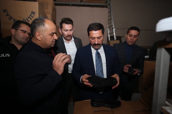 VALİ MASATLI, REYHANLI’DA AYAKKABICILAR SİTESİ ESNAFIYLA BİR ARAYA GELDİ