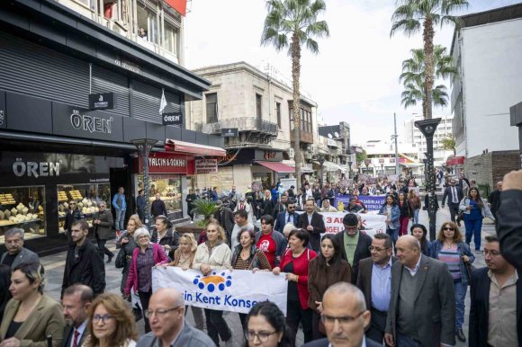 MERSİN’DE FARKINDALIK YÜRÜYÜŞÜ DÜZENLENDİ