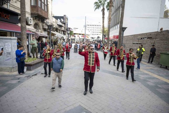 MERSİN’DE FARKINDALIK YÜRÜYÜŞÜ DÜZENLENDİ