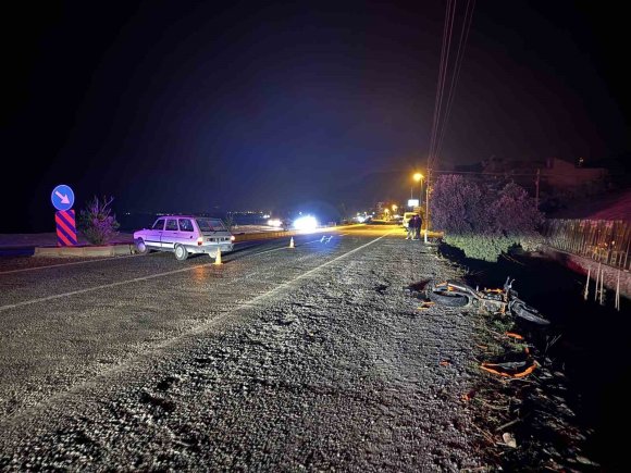 OTOMOBİLLE ÇARPIŞAN MOTOSİKLETİN SÜRÜCÜSÜ AĞIR YARALANDI