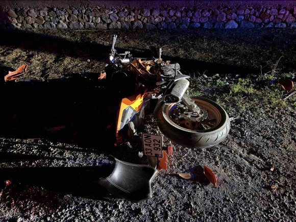 OTOMOBİLLE ÇARPIŞAN MOTOSİKLETİN SÜRÜCÜSÜ AĞIR YARALANDI