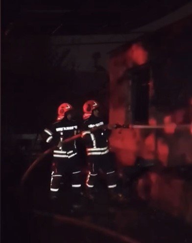 TÜPLERİN SAKLANDIĞI EV ALEV ALDI: PATLAMA ANLARI KAMERADA