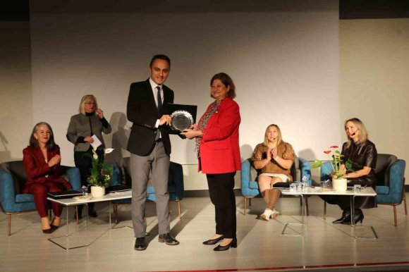 KEPEZ’DE "GÜÇLÜ KADINLAR, GÜÇLÜ YARINLAR" KONUŞULDU