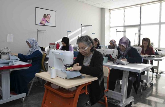 MERSİN’DE GİYİM ÜRETİM KURSLARINA BÜYÜK İLGİ