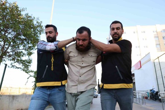 AİLESİNİ KATLEDEN SANIK CİNAYETLERİ KABUL ETMEDİ