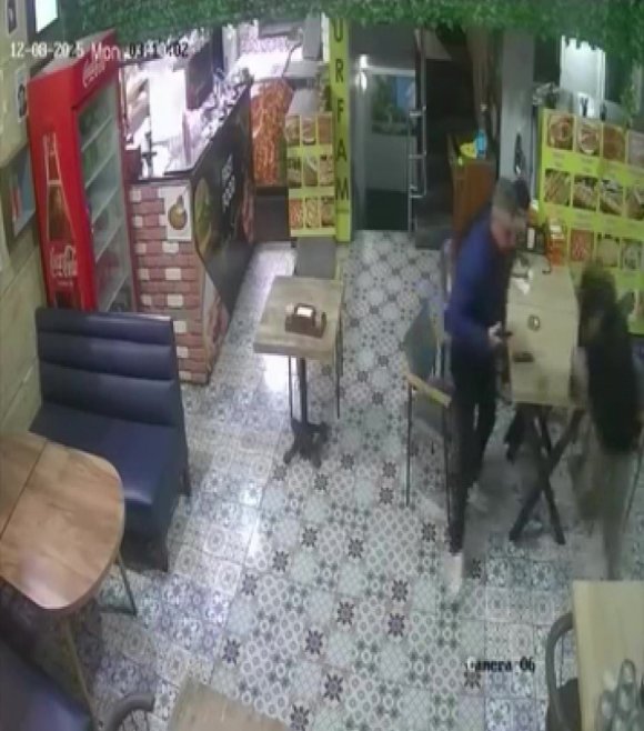 ANTALYA 4.3 İLE SALLANDI, DEPREM ANI GÜVENLİK KAMERASINA YANSIDI