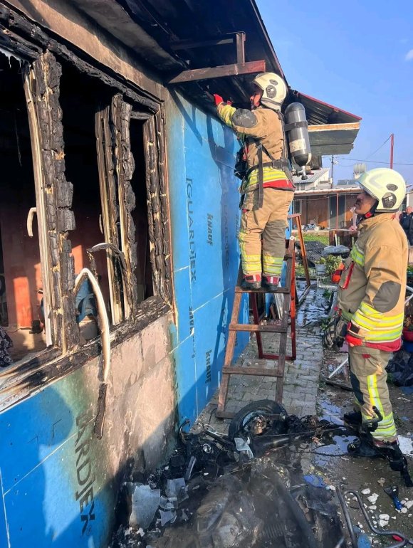 ANTAKYA’DA MÜSTAKİL EV YANDI