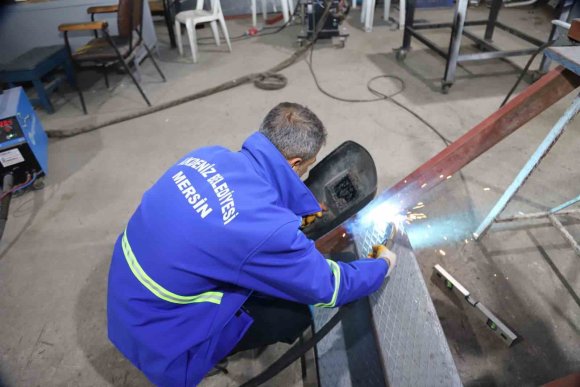 AKDENİZ BELEDİYESİ, ÜRETEREK KAYNAKLARINI VERİMLİ KULLANIYOR