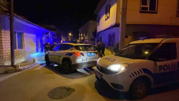 ALKOLLÜ SÜRÜCÜ 2 ARACA ÇARPARAK KAÇTI, YAKALANINCA EKİPLERE ZOR ANLAR YAŞATTI