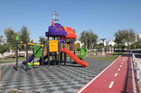 BAŞKAN DEMİRÇALI, "2 BİN 500 METREKARELİK PARKIMIZ HERKES İÇİN DÜŞÜNÜLMÜŞ BİR PROJE"