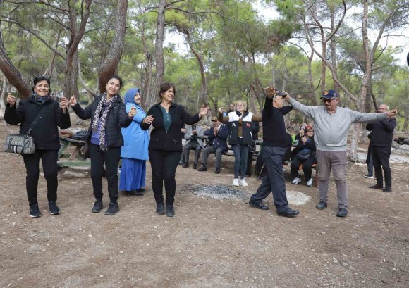 KIBRIS GAZİLERİ VE AİLELERİ PİKNİKTE BULUŞTU