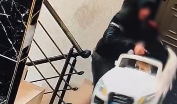 AKÜLÜ ARABA HIRSIZLARI KAMERADAN TESPİT EDİLİP YAKALANDI