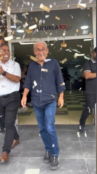 OSMANİYE’DE 35 YILLIK MESLEK HAYATI ALKIŞLARLA TAÇLANDI