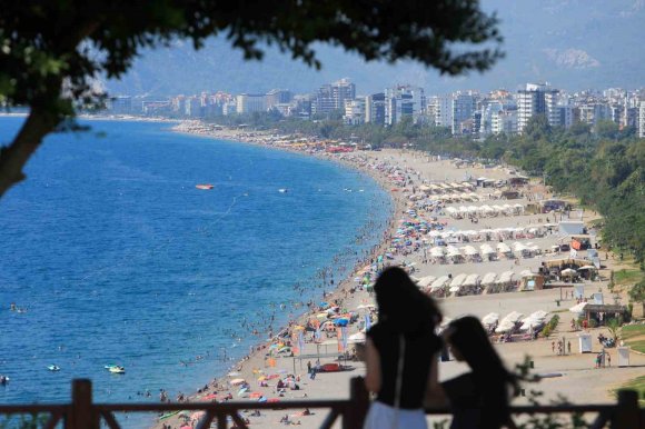 RUS VE AVRUPALI TURİSTLER YILBAŞINA ANTALYA’DA GİRECEK