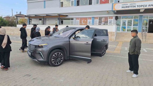 ÖĞRENCİLER TOGG’U YAKINDAN TANIDI