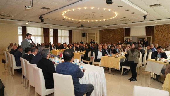 TARSUS BELEDİYESİ VE MESKİ MUHTARLARLA DEĞERLENDİRME TOPLANTISINDA BULUŞTU