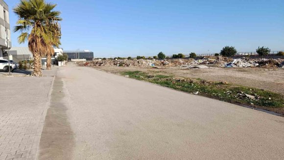 SOKAK ORTASINDA VAHŞİCE ÖLDÜRÜLDÜ: 19 YAŞINDAKİ GENÇ DEFALARCA BIÇAKLANDI