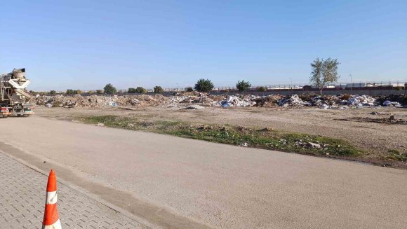 SOKAK ORTASINDA VAHŞİCE ÖLDÜRÜLDÜ: 19 YAŞINDAKİ GENÇ DEFALARCA BIÇAKLANDI