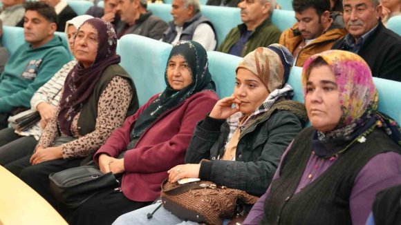 TARSUS’TA SARIULAK ZEYTİNİ İÇİN ÜRETİCİLERE EĞİTİM VERİLDİ