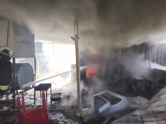 KIRIKHAN’DA EVİN ÇATI KATI ALEVLERE TESLİM OLDU