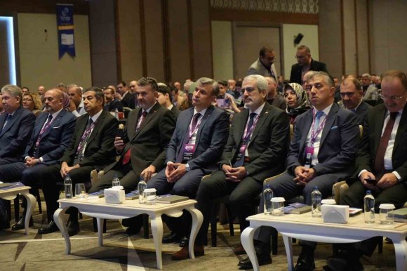 ÖZKURBİR 4. EĞİTİM SEMPOZYUMU ANTALYA’DA GERÇEKLEŞTİRİLDİ