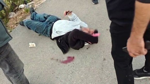 HUSUMETLİLERİYLE KARŞILAŞAN GENÇ BIÇAKLANARAK YARALANDI