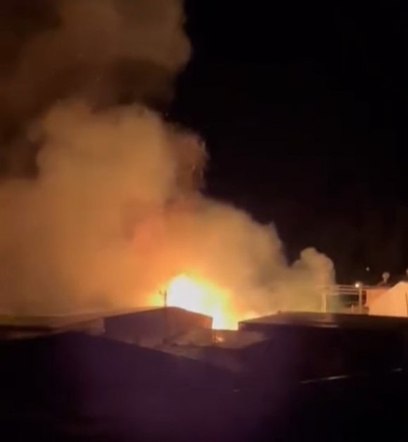 MERSİN’DE SAZLIK ALANDAKİ YANGIN SÖNDÜRÜLDÜ: BİR SERA ZARAR GÖRDÜ