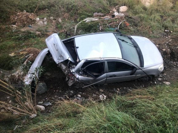 KÖPRÜDEN UÇAN OTOMOBİLİN SÜRÜCÜSÜ YARALANDI