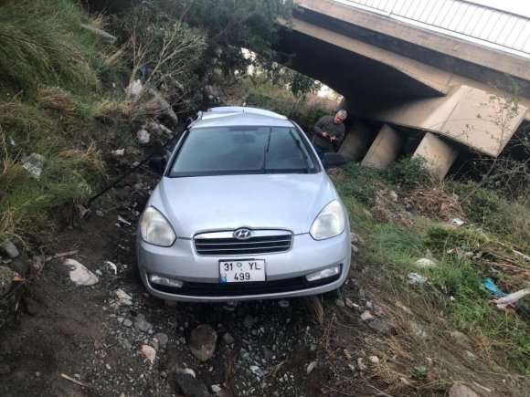 KÖPRÜDEN UÇAN OTOMOBİLİN SÜRÜCÜSÜ YARALANDI