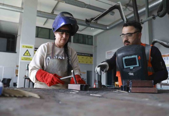 MERCEK’TE ÇELİK KAYNAK USTALARI YETİŞİYOR