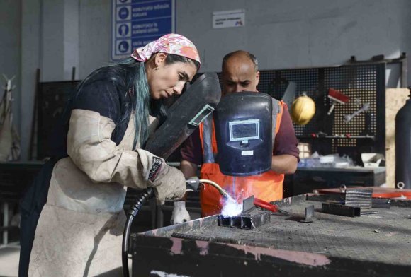 MERCEK’TE ÇELİK KAYNAK USTALARI YETİŞİYOR