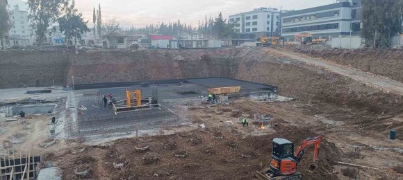 ANTAKYA BELEDİYESİ’NİN YENİ HİZMET BİNASI YÜKSELİYOR