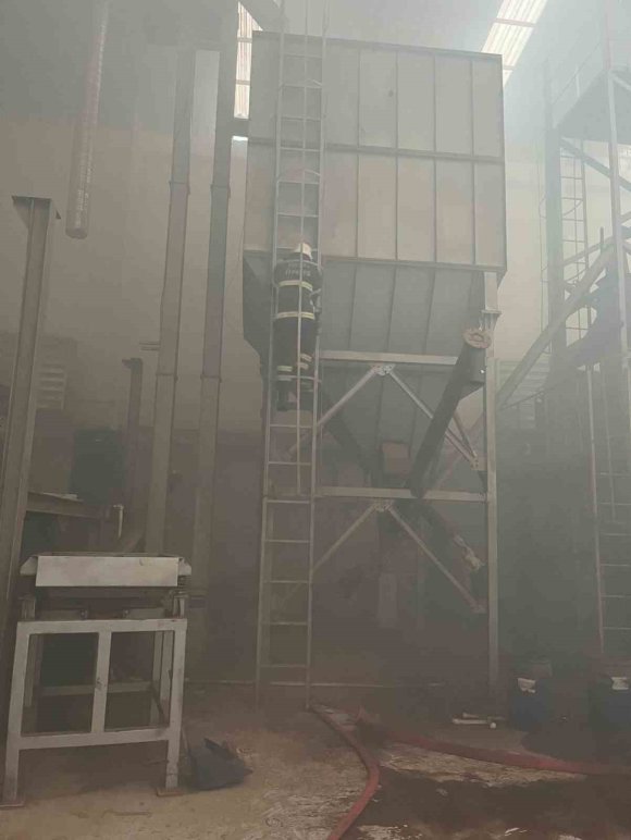 REYHANLI’DA FABRİKA YANGINI