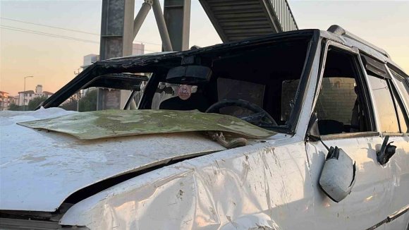 TAKLA ATARAK HURDAYA DÖNEN TOFAŞ’IN SÜRÜCÜSÜ YARALANDI