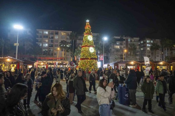 MERSİN’DE YILBAŞI PAZARI IŞIL IŞIL COŞKUYLA KAPILARINI AÇTI