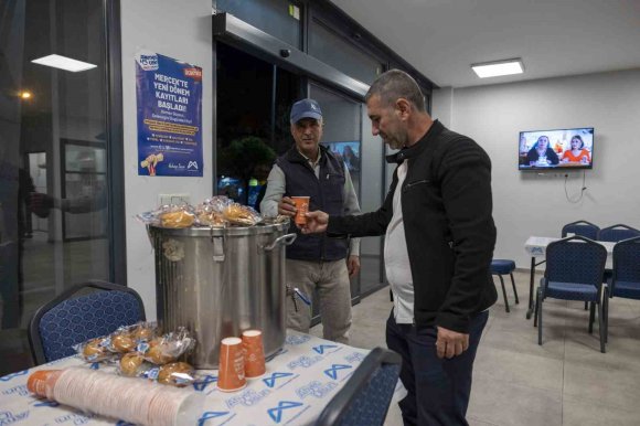 MERSİN’DE EMEKÇİLERE ÜCRETSİZ ÇORBA