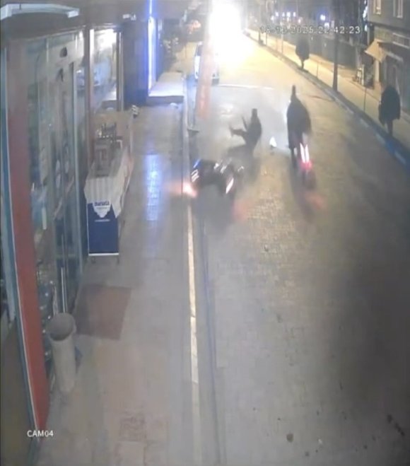 OSMANİYE’DE MOTOSİKLET KAZASI KAMERADA
